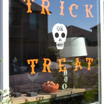Halloween Cricut Window Cling on seelindsay.com @cricut