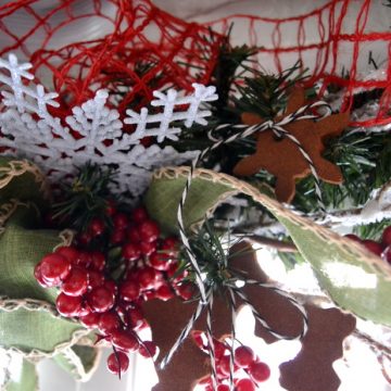 Create applesauce and cinnamon ornaments to hang on a festive holiday garland on seelindsay.com