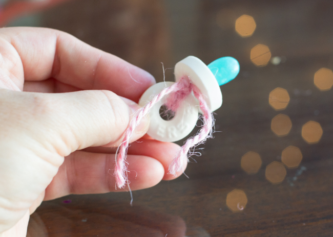 how to make candy pacifiers. perfect for a baby shower or gender reveal party