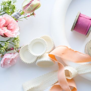 Create this Mothers Day Wreath in less than 30 minutes. Perfect Spring wreath idea