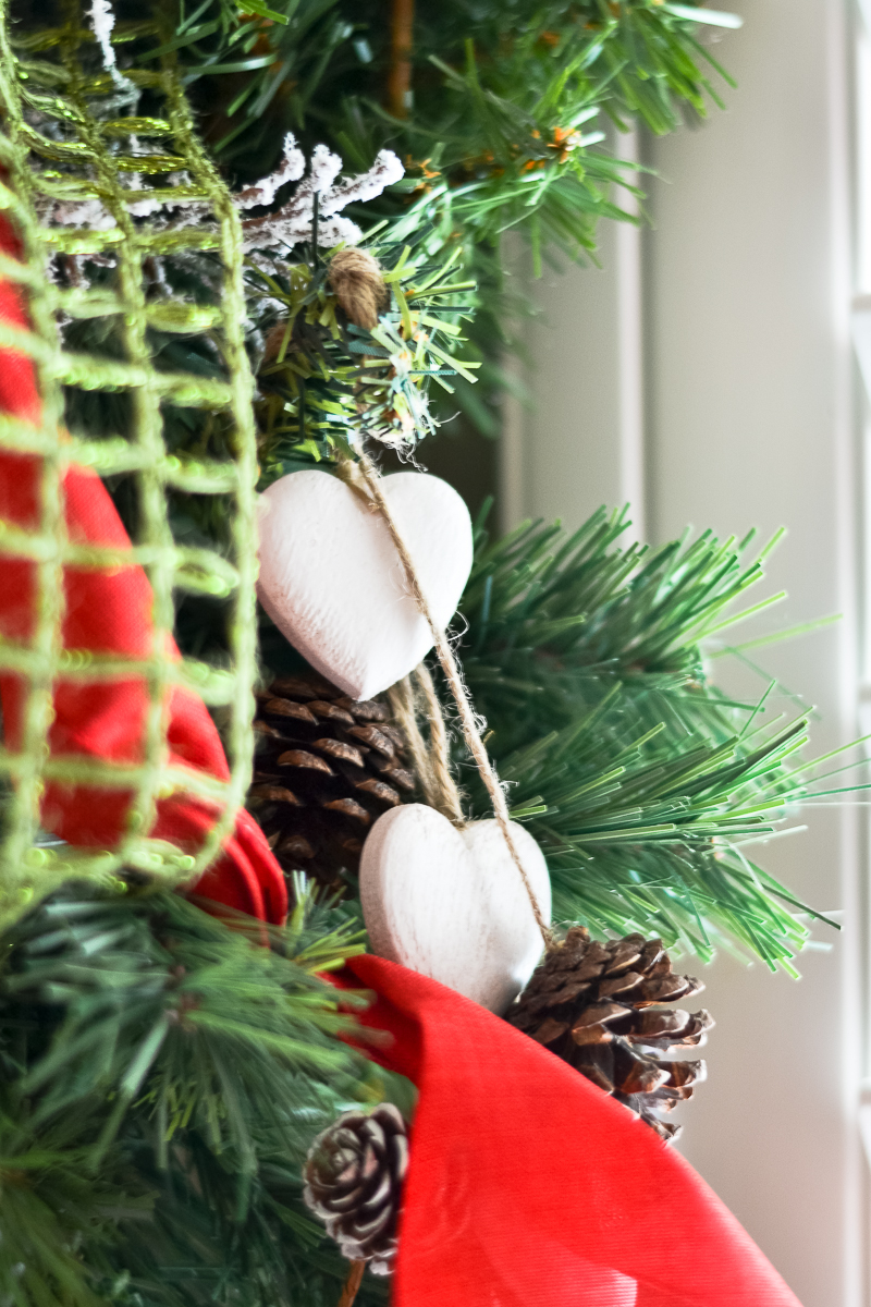 Create the perfect Christmas designer garland. Its the perfect addition to all those Christmas decorations.