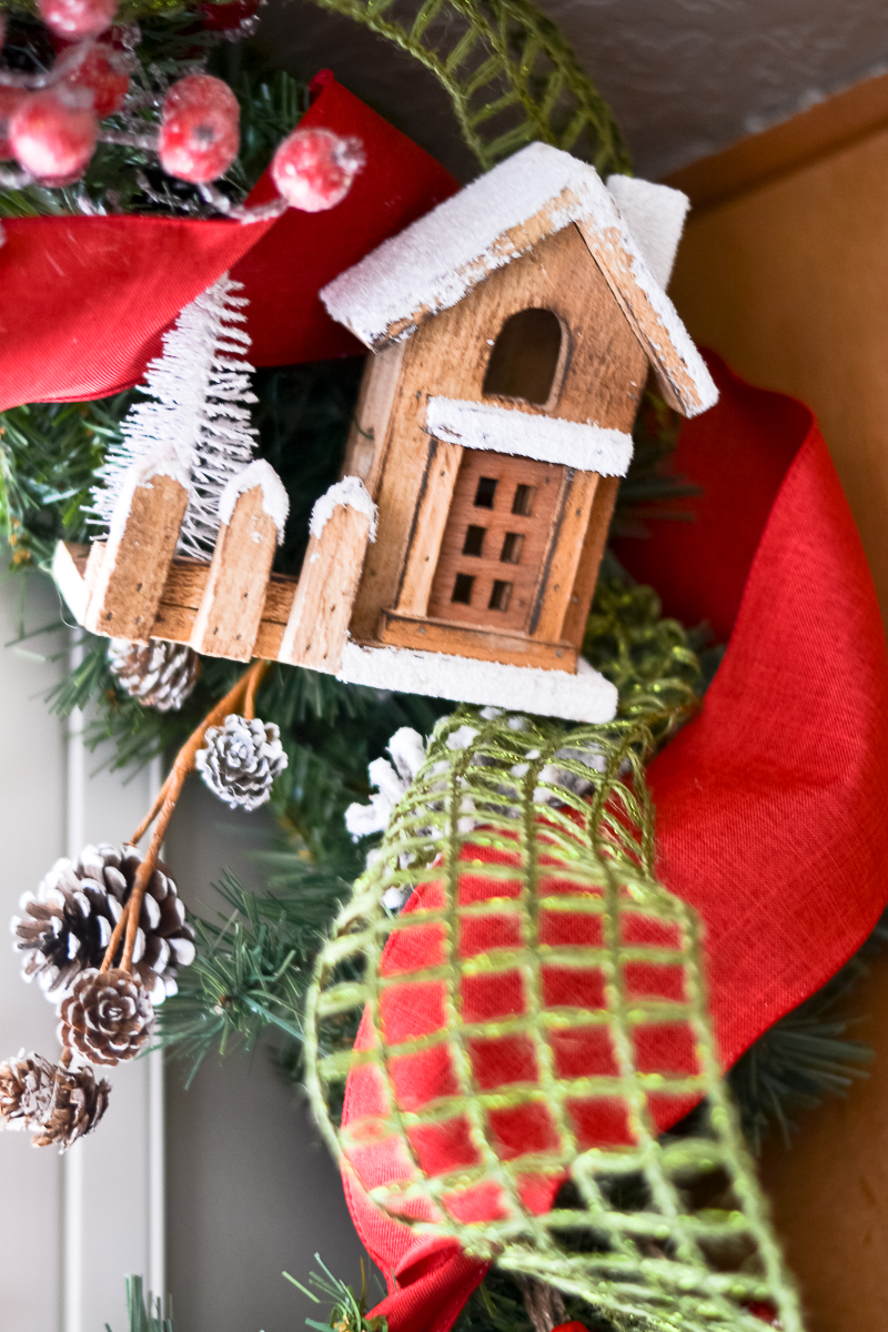 Create the perfect Christmas designer garland. Its the perfect addition to all those Christmas decorations.