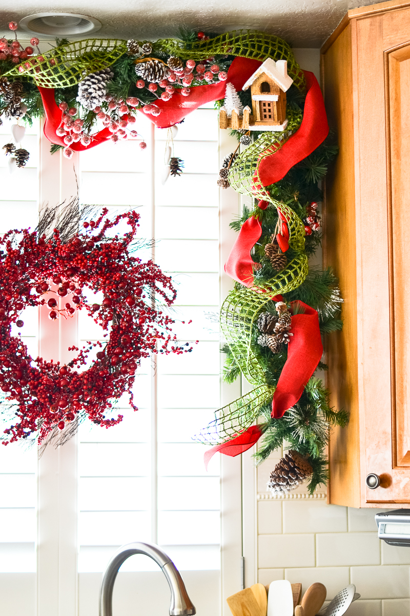 Create the perfect Christmas designer garland. Its the perfect addition to all those Christmas decorations.