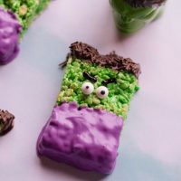 Make these easy Hulk Rice Krispie Treats in preparation for Avengers:Infinity War being released. #avengers #hulk #hulksmash