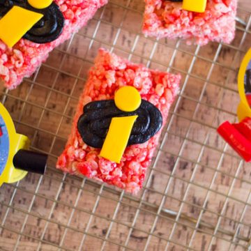 Create these amazing Disney-Pixar Incredibles Rice Krispie Treats. Perfect for an Incredibles party for any superhero. #DisneySMMC #Incredibles #DisneyFood