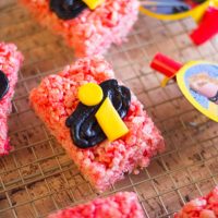 Create these amazing Disney-Pixar Incredibles Rice Krispie Treats. Perfect for an Incredibles party for any superhero. #DisneySMMC #Incredibles #DisneyFood