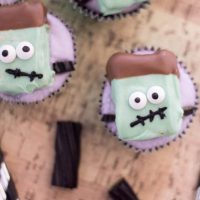 Create this kid-friendly Halloween recipe by making these freaky Frankenstein Cupcakes. Perfect for any Halloween dessert table. #halloween #halloweenfood