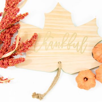 wooden leaf with gold thankful words on it