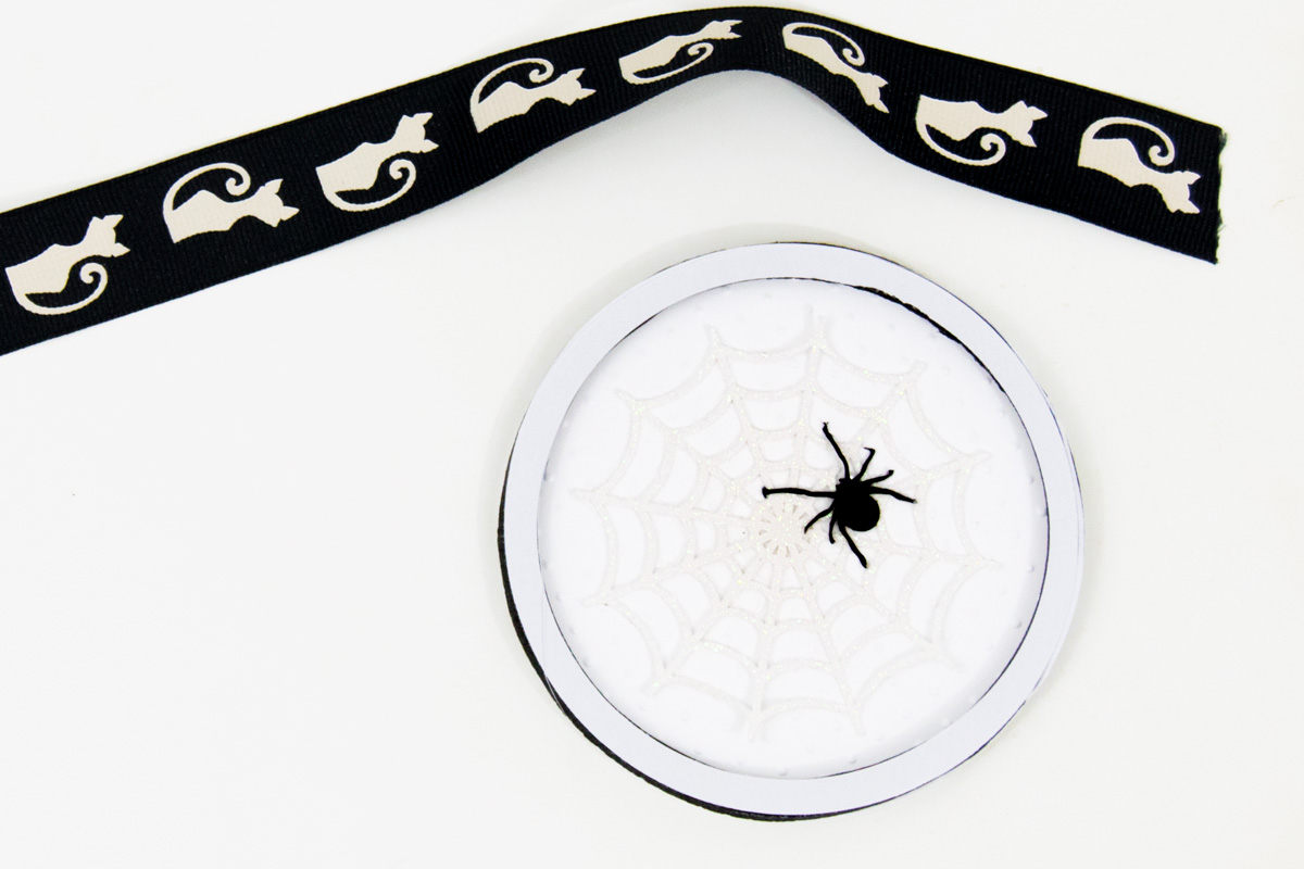 round tag with spider