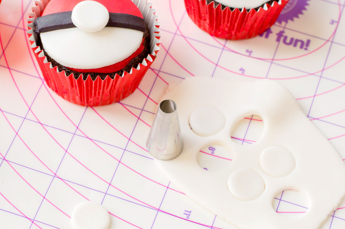 fondant circle for Pokemon cupcake