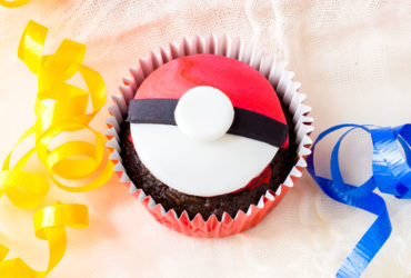 Pokemon Cupcakes – Poke Ball Style