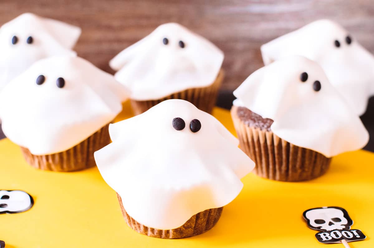 pkt 12 Halloween Ghost Cupcake pics