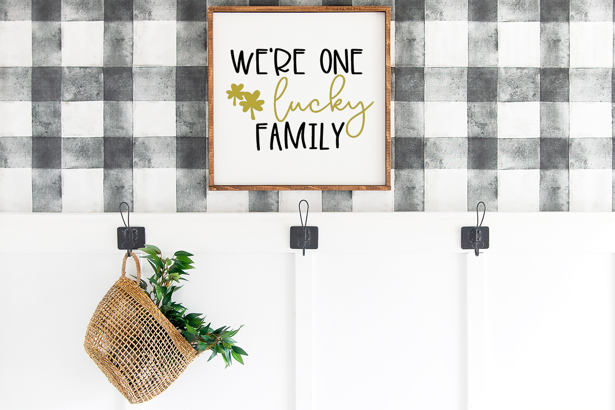 Download Free Family Svg Files We Re One Lucky Family Seelindsay